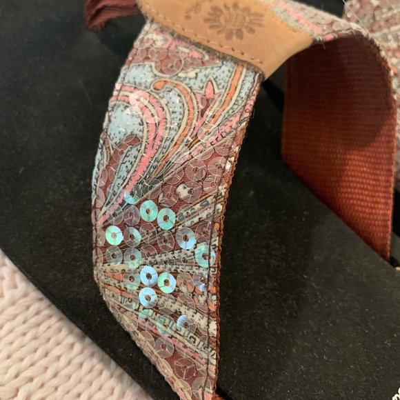 yellow box flamingo flip flops